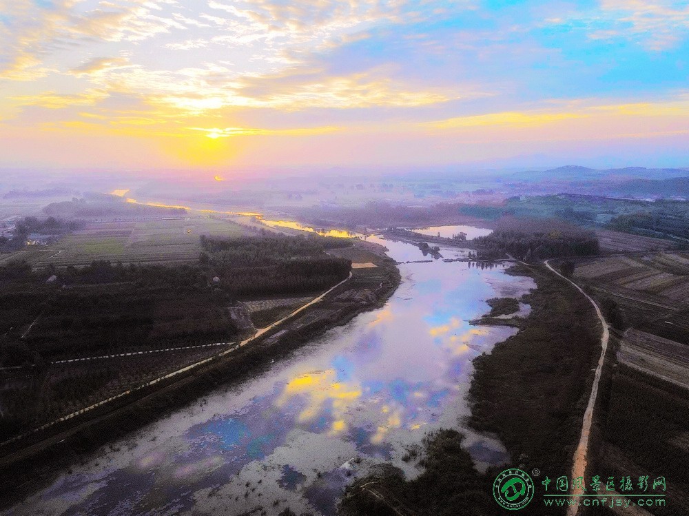 多彩云河