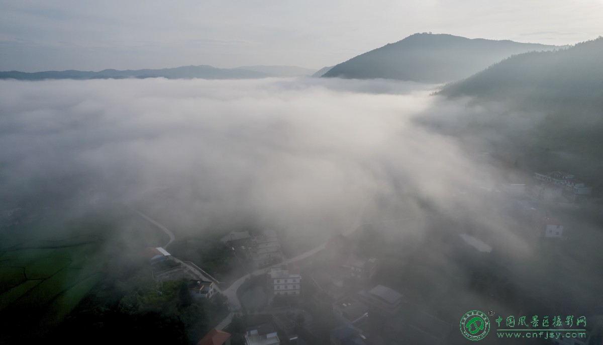 《云涌乡村 》   周智   摄于湖南省祁东县太和堂镇高龙村.jpg