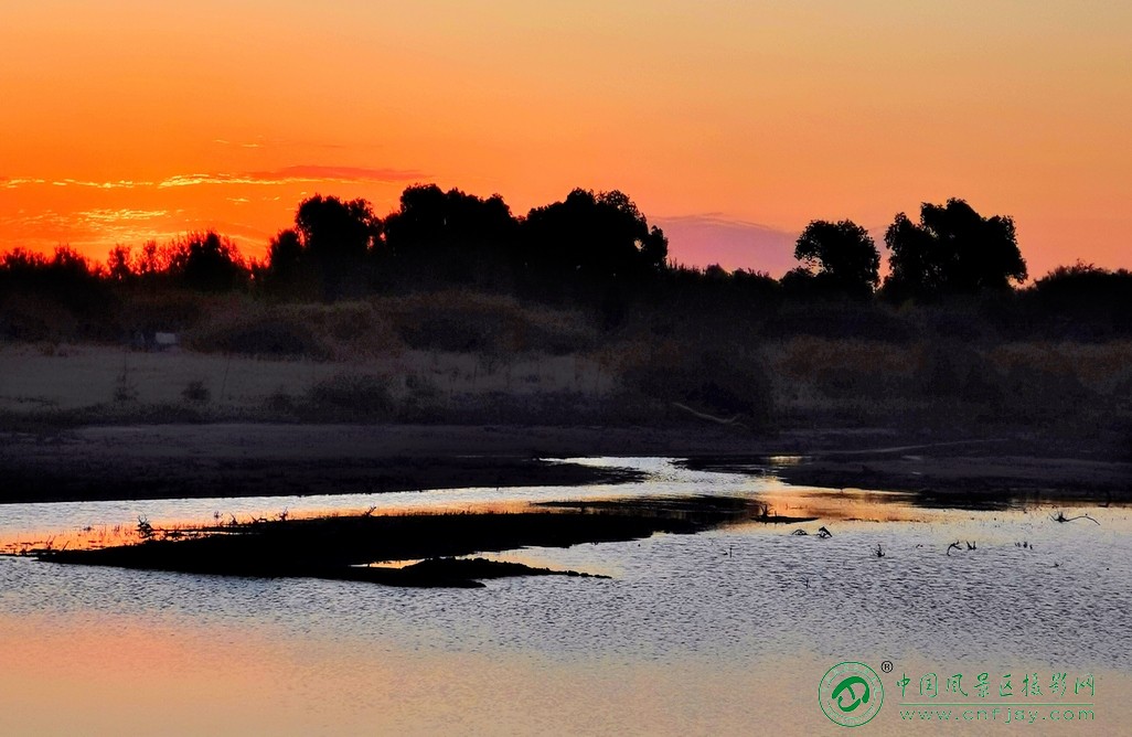 小河晨彩多么美