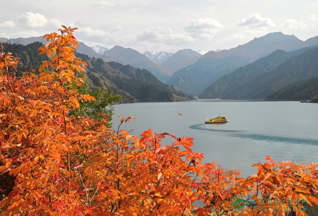 天池秋光如画美