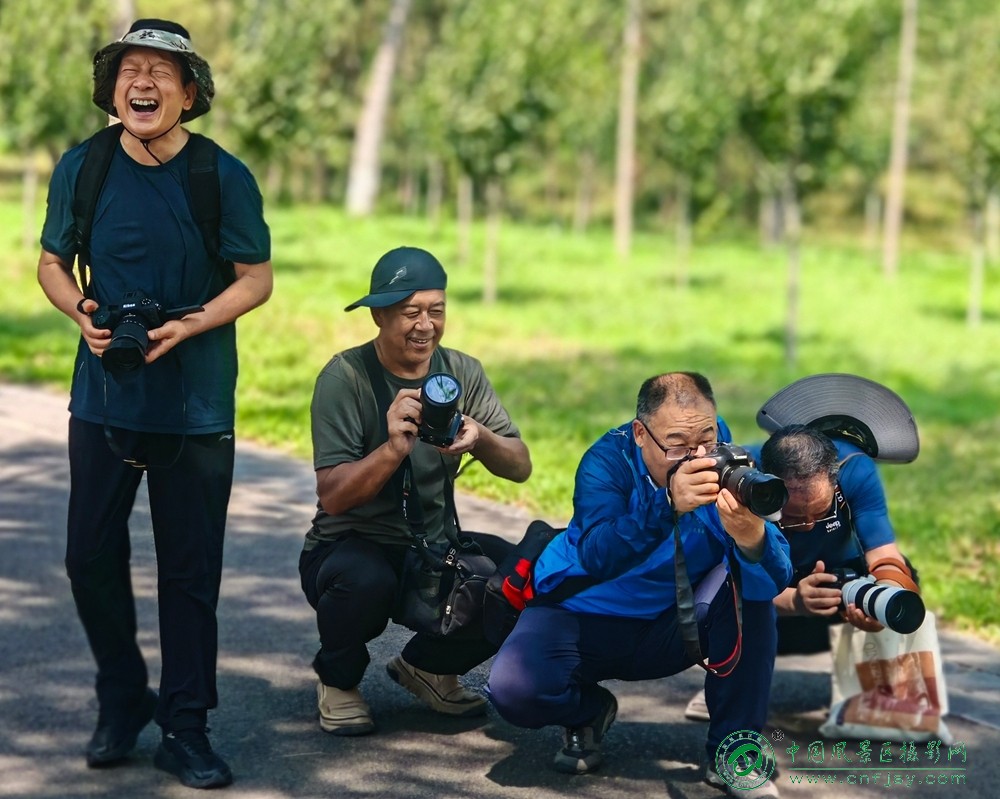 任锁全-采风撷趣.jpg