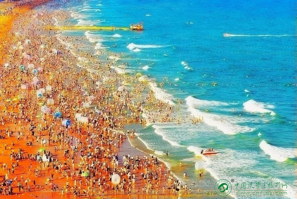 59 韩永奎， 2024年8月6拍摄于青岛金沙滩。夏日的海滩.jpg